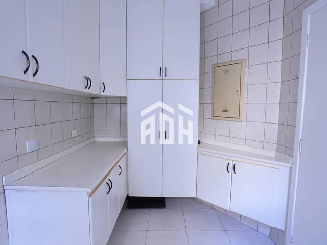 #1077 - Casa para Venda em Santana de Parnaíba - SP