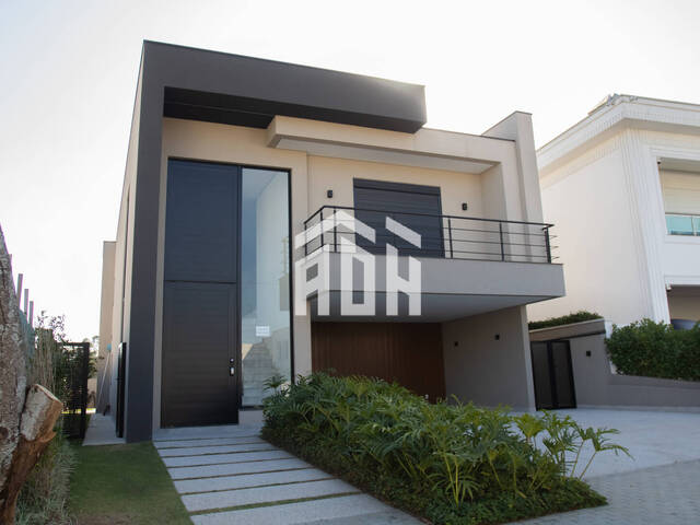 #1086 - Casa para Venda em Santana de Parnaíba - SP