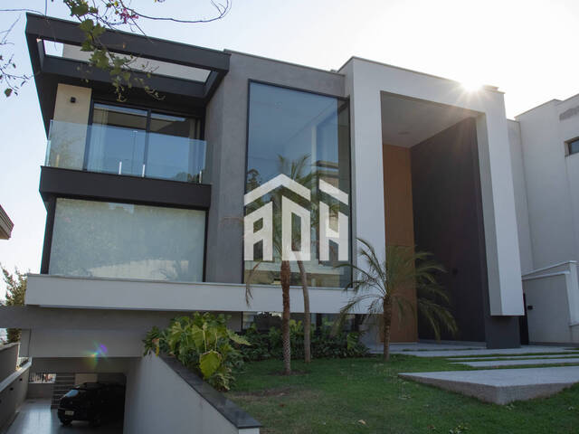 #1087 - Casa para Venda em Santana de Parnaíba - SP