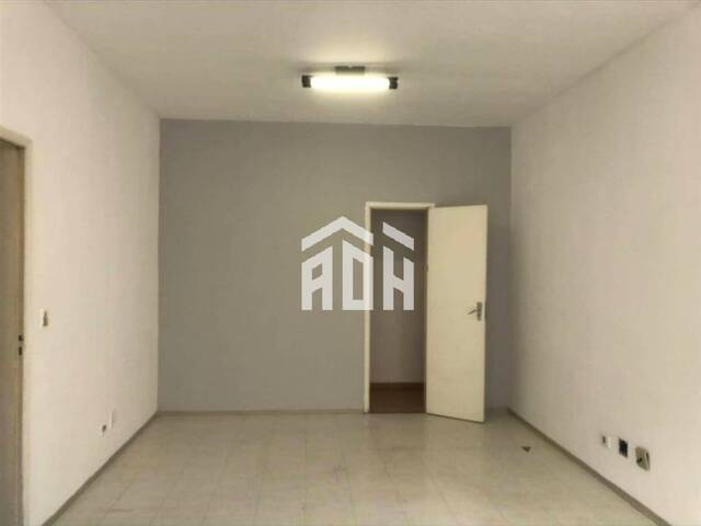 Locação em Condomínio Centro Comercial Alphaville - Barueri