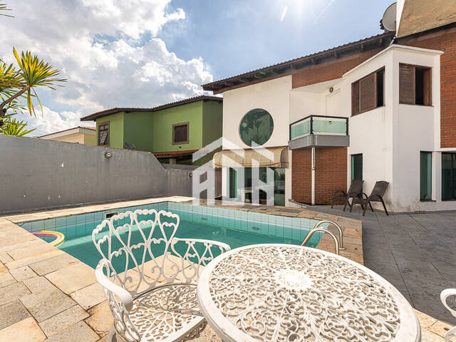 #1115 - Casa para Venda em Santana de Parnaíba - SP