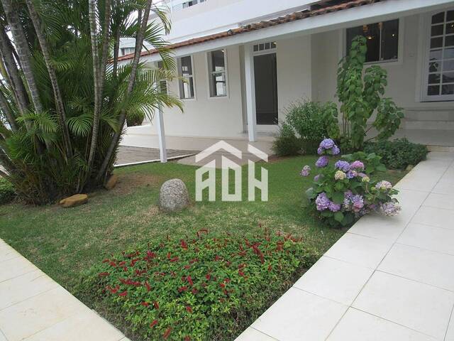 #1121 - Casa para Locação em Santana de Parnaíba - SP