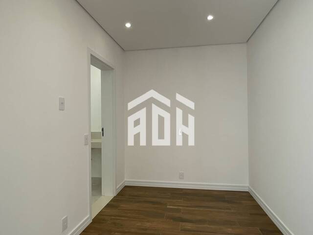 Casa para Venda em Santana de Parnaíba - 5