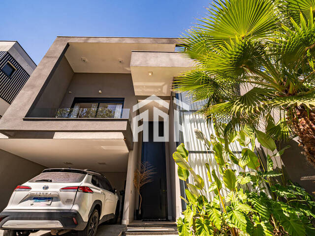 #1142 - Casa para Venda em Santana de Parnaíba - SP