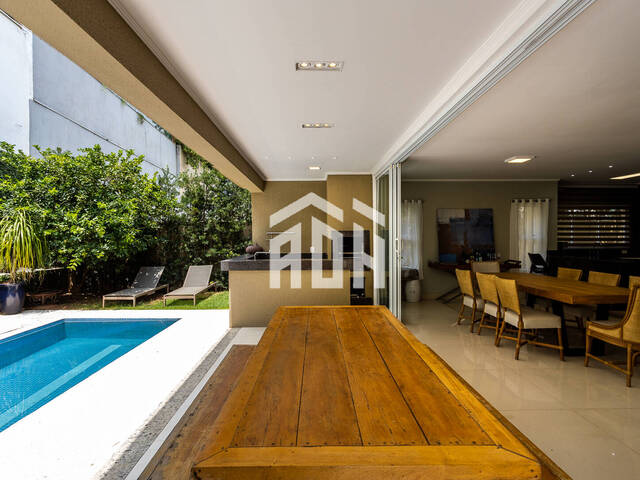 #1166 - Casa para Venda em Santana de Parnaíba - SP