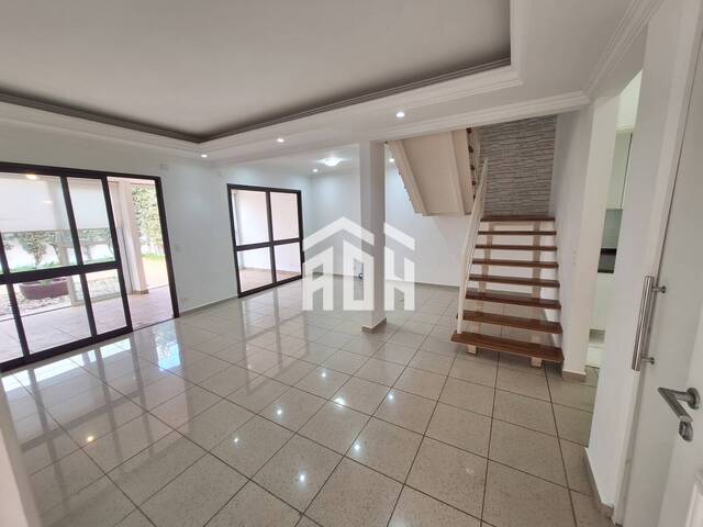 #1185 - Casa para Locação em Santana de Parnaíba - SP