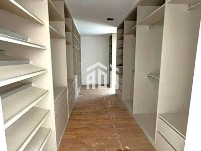 Casa para Venda em Santana de Parnaíba - 3