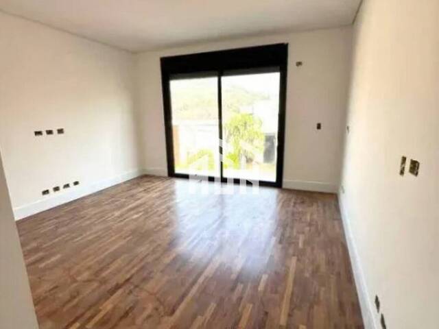 Casa para Venda em Santana de Parnaíba - 4