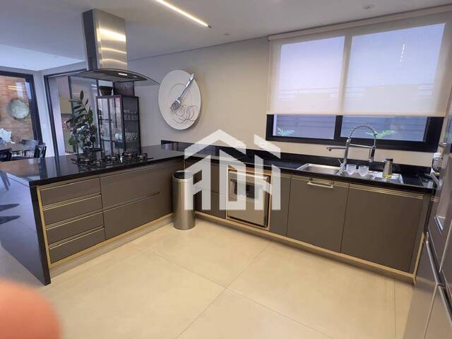 Casa para Venda em Santana de Parnaíba - 4