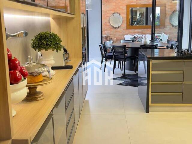 Casa para Venda em Santana de Parnaíba - 5