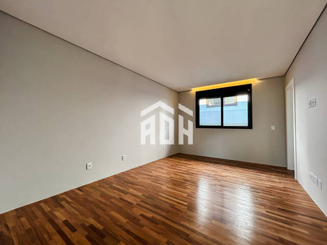 Casa para Venda em Santana de Parnaíba - 4