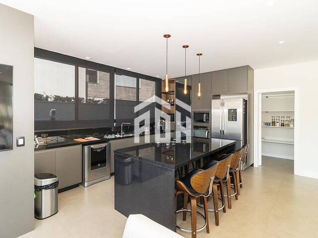 Casa para Venda em Santana de Parnaíba - 4