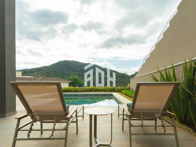 #1241 - Casa para Venda em Santana de Parnaíba - SP