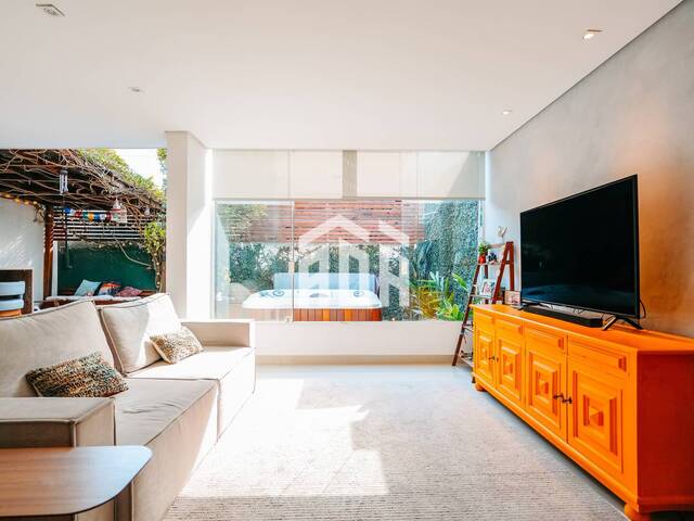 #1253 - Casa para Venda em Santana de Parnaíba - SP