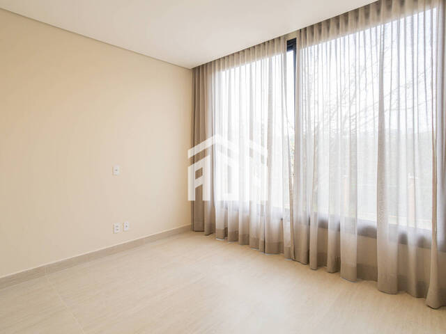 #1303 - Casa para Venda em Santana de Parnaíba - SP