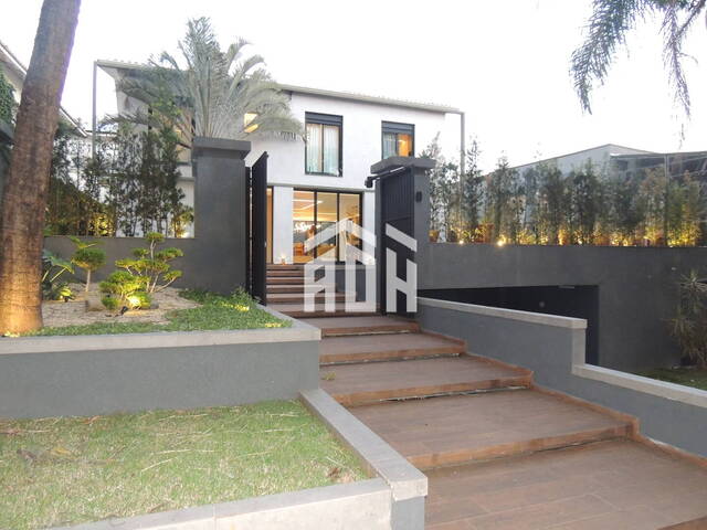 #1307 - Casa para Venda em Santana de Parnaíba - SP