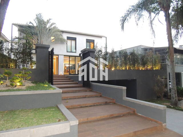 #1307 - Casa para Venda em Santana de Parnaíba - SP