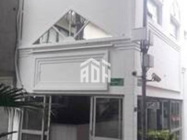 Venda em Condomínio Centro Comercial Alphaville - Barueri