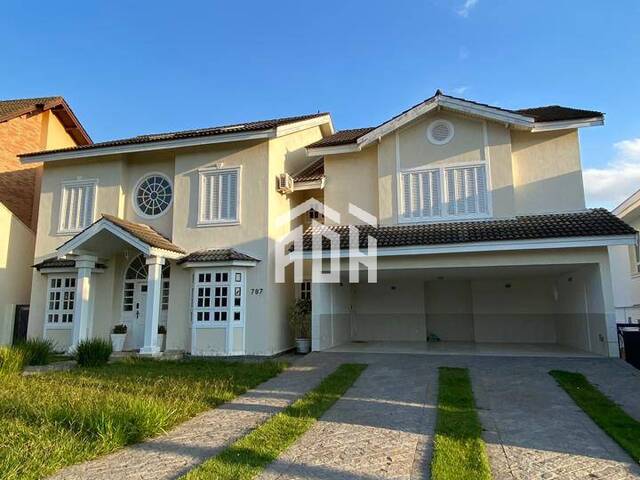 #1319 - Casa para Venda em Santana de Parnaíba - SP