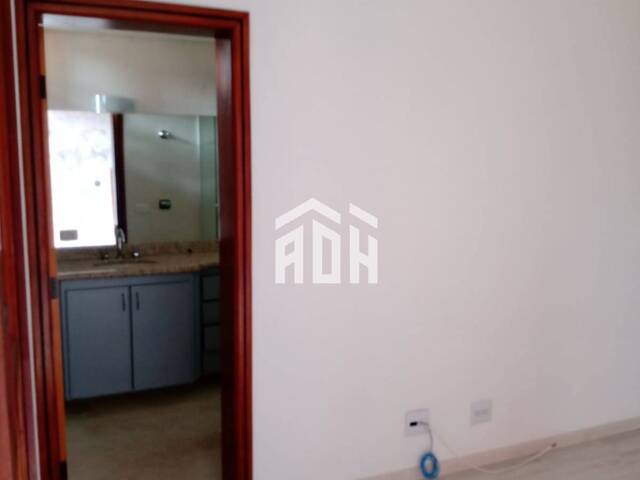 #1381 - Casa para Locação em Santana de Parnaíba - SP