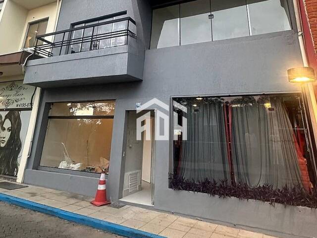 Locação em Condomínio Centro Comercial Alphaville - Barueri