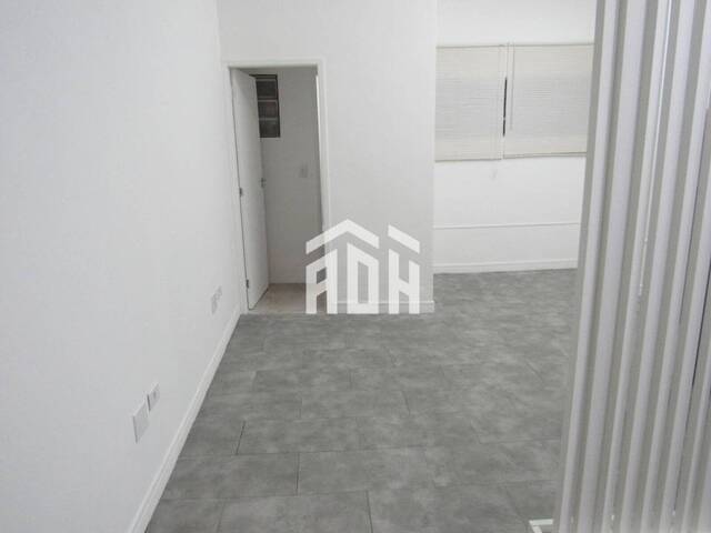 Locação em Condomínio Centro Comercial Alphaville - Barueri