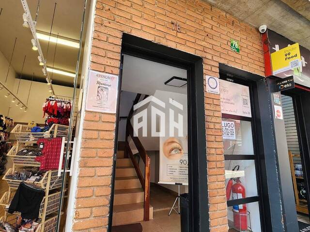 Locação em Condomínio Centro Comercial Alphaville - Barueri