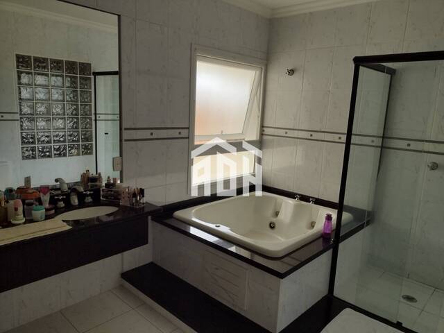 #1435 - Casa para Venda em Santana de Parnaíba - SP