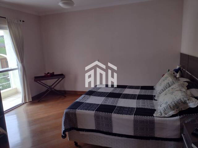 #1435 - Casa para Venda em Santana de Parnaíba - SP