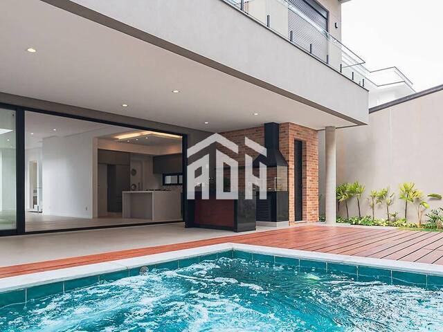 #1575 - Casa para Venda em Santana de Parnaíba - SP