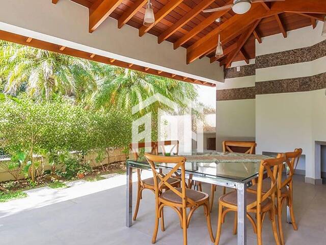 #1576 - Casa para Venda em Santana de Parnaíba - SP