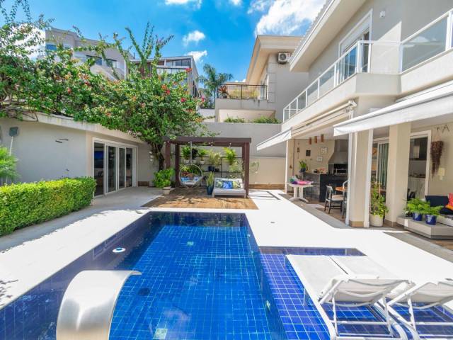 #1701 - Casa para Venda em Santana de Parnaíba - SP