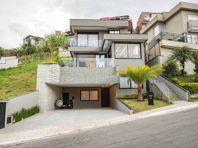 #1709 - Casa para Venda em Santana de Parnaíba - SP
