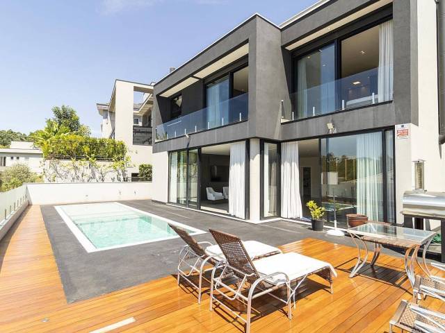 #1809 - Casa para Venda em Santana de Parnaíba - SP