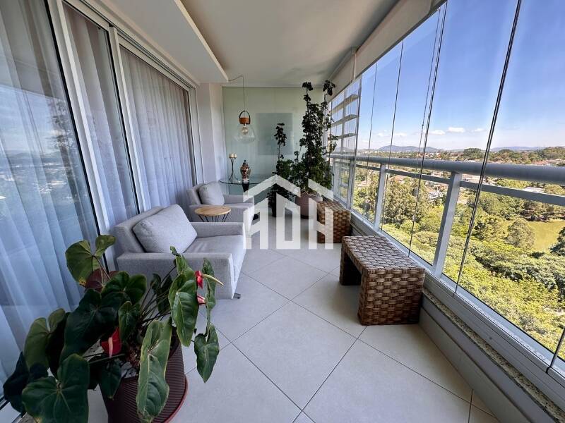 Apartamento à venda com 3 quartos, 200m² - Foto 1