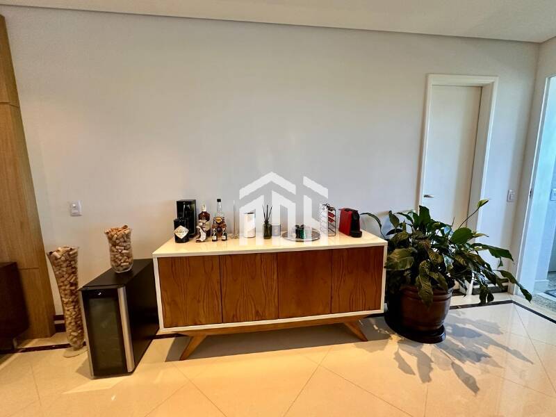 Apartamento à venda com 3 quartos, 200m² - Foto 4